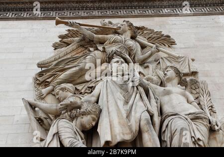 Detail einer skulpturalen Gruppe der Triumph von 1810 (Le Triomphe de 1810), die Napoleon von der Siegesgottheit gekrönt ist Stockfoto