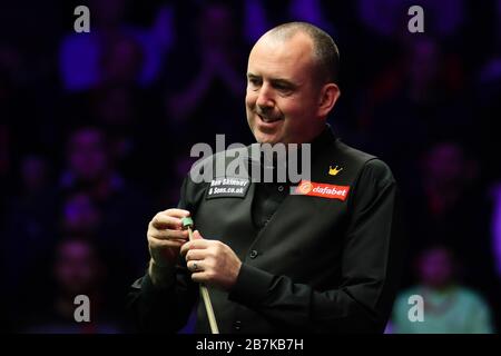 Mark Williams of Wales hält einen Schuss an Stuart Bingham von England beim 2020 Masters in London, Großbritannien, am 15. Januar 2020 für möglich. Stuart Bingham of Stockfoto