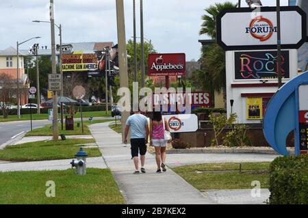 Orlando, Vereinigte Staaten. März 2020. International Drive in Orlando, einer Gegend mit Hotels, Restaurants und Souvenirläden, die bei Touristen beliebt sind, wird als fast menschenleer angesehen, da Freizeitparks in Orlando den Betrieb für zwei Wochen aussetzen, um die Ausbreitung des Coronavirus (COVID-19) einzudämmen. Ab dem 16. März 2020 gab es 155 Coronavirus Fälle im Zusammenhang mit Florida. Credit: SOPA Images Limited/Alamy Live News Stockfoto