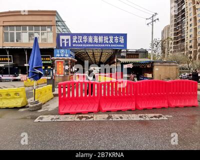 Blick auf den geschlossenen Wuhan Huanan-Großhandelsmarkt für Meeresfrüchte in Hankou, Wuhan City, der zentralchinesischen Provinz Hubei, 1. Januar 2020. Stockfoto