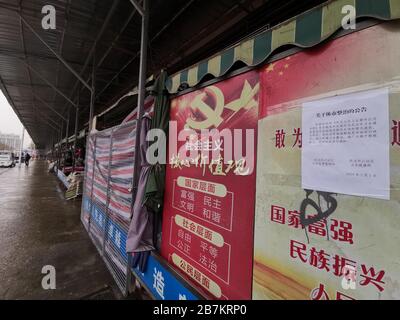 Blick auf den geschlossenen Wuhan Huanan-Großhandelsmarkt für Meeresfrüchte in Hankou, Wuhan City, der zentralchinesischen Provinz Hubei, 1. Januar 2020.