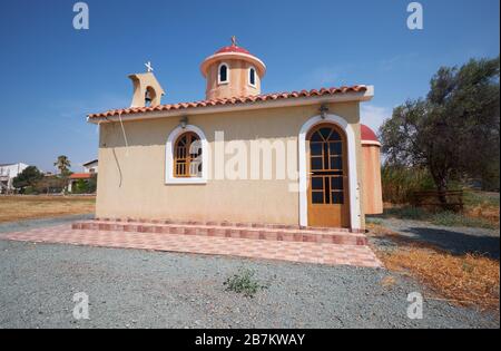 Die kleine private orthodoxe Kirche in der Nähe der Burg Kolossi im Dorf Kolossi. Limassol District. Zypern Stockfoto