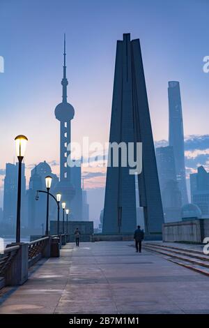 Skyline von Pudong im Morgengrauen, Shanghai, China Stockfoto