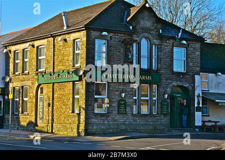 Das öffentliche Haus Chatterton Arms im Zentrum von Pencoed (früher "Railway Inn") stammt aus dem Jahr 1897. Stockfoto