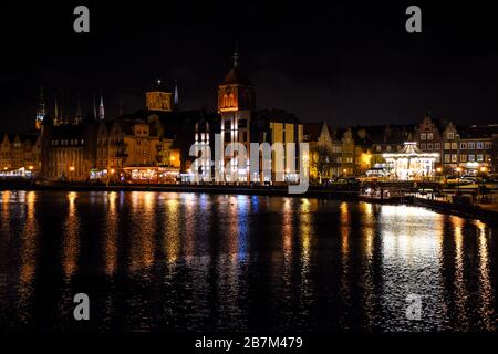 Abend-Blick über den Fluss Mottlau die Altstadt in Danzig, Polen. Stockfoto