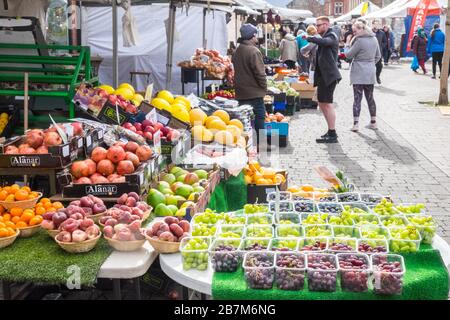 Obst, Gemüse, Stall, Geschäft, Markt, Tag, AT, Loughborough, Charnwood Borough, of, Leicestershire, East, Midlands, England, Großbritannien, Großbritannien, Großbritannien, Großbritannien, Großbritannien, Englisch, Stockfoto