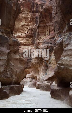 Die Eingangspassage zum Haupttheater von Petra in Wadi Musa, Jordanien Stockfoto