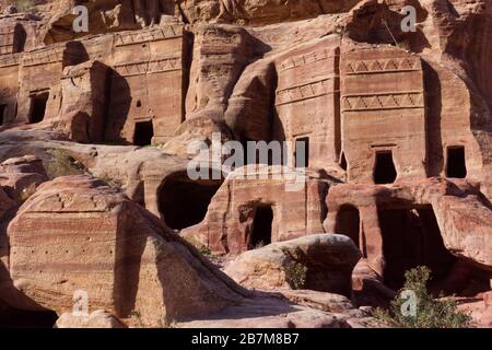 Königsgräber im Tal von Petra im Wadi Musa Stockfoto