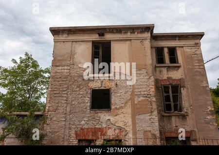 Verlassene Gebäude im Alten Hafen von Triest, Friaul-Julisch Venetien, Italien Stockfoto