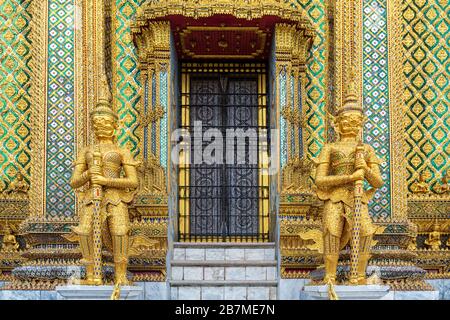 Wat Phra Kaeo und Phra Mondop, die Bibliothek im Grand Palace in Bangkok, Thailand Stockfoto