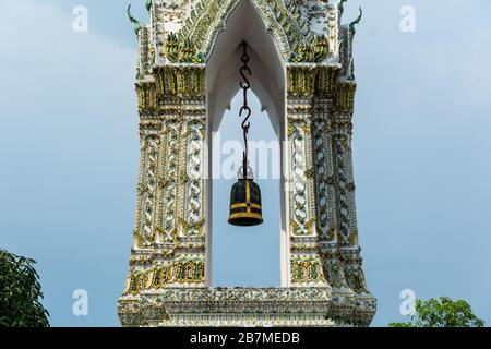 Bell im Wat Pho in Bangkok, Thailand Stockfoto