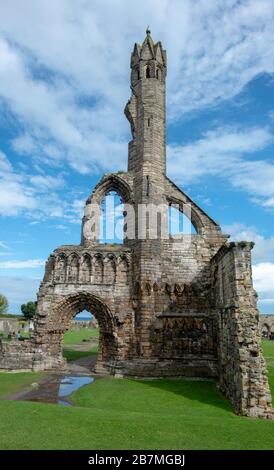 Der zerstörte Eastern Gable Tower der St Andrew's Cathedral in Fife, Schottland Stockfoto