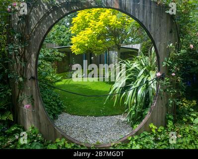 Contemporary Garden von Diarmuid Gavin im Jahr 2004 in RHS Harlow Carr Gardens in Harrogate, North Yorkshire Stockfoto