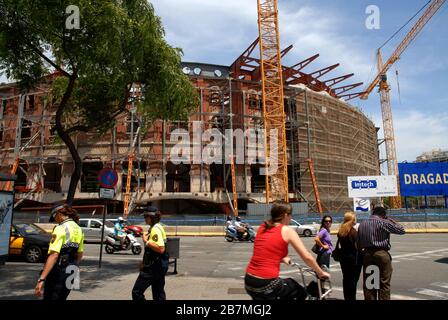 Wiederherstellung der alten Stierkampfarena de las Arenas, unter Berücksichtigung der erstmaligen Erhaltung und Erhaltung des neomudéjar façade von ihr, erbaut 1899. Stockfoto