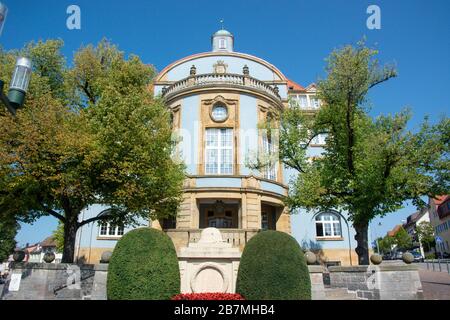 Blaues Rathaus in Donaueschingen im Schwarzwald / Deutschland Stockfoto