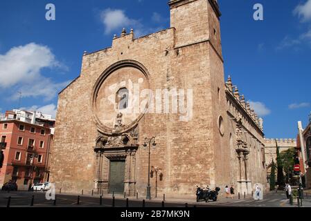 September 2019 die Kirche Santos Juanes auf der Plaza Mercado in Valencia, Spanien. Stockfoto