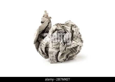 Zerknitterte Zeitung isoliert auf Weiß Stockfoto
