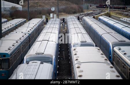 München, Deutschland. März 2020. U-Bahn-Züge der Münchner Verkehrsgesellschaft (MVG) befinden sich in einem Depot in Fröttmaning. Credit: Sven Hoppe / dpa / Alamy Live News Stockfoto