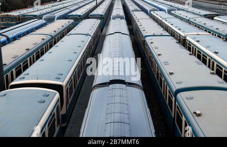 München, Deutschland. März 2020. U-Bahn-Züge der Münchner Verkehrsgesellschaft (MVG) befinden sich in einem Depot in Fröttmaning. Credit: Sven Hoppe / dpa / Alamy Live News Stockfoto