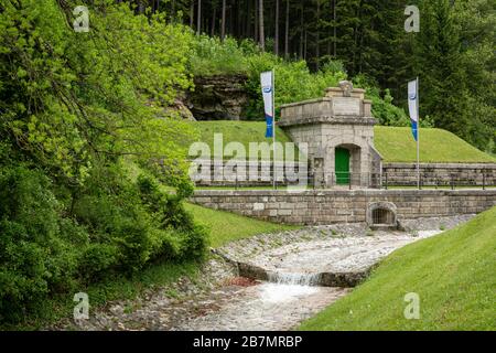 Kaiserbrunn, Österreich - 30. Mai 2019: Beginn der ersten Wiener Bergspring-Pipeline in Kaiserbrunn. Ein großer Teil der Wiener Wasserversorgung ist aus Stockfoto