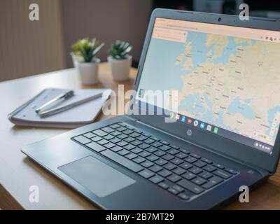 März 2020 Großbritannien: Europäische Google Maps Chromebook Laptop App Stockfoto