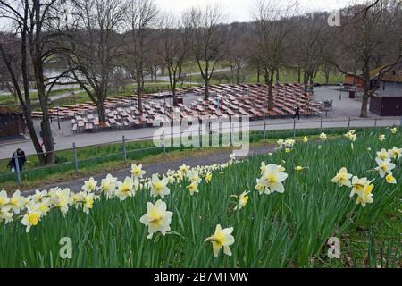 München, Deutschland. März 2020. Wo normalerweise Touristen kavort, steht Westpark jetzt leer. Credit: Ursula Düre / dpa / Alamy Live News Stockfoto