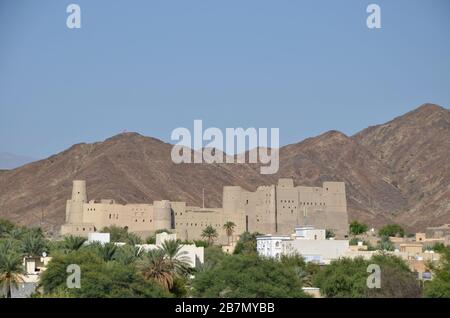 Fernblick auf das historische Bahla-Fort Oman Stockfoto