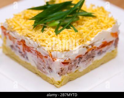 Restaurantgericht mimoza-salat Stockfoto