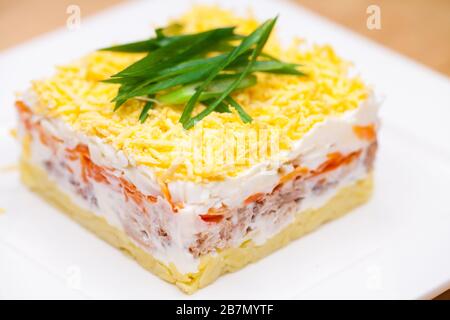 Restaurantgericht mimoza-salat Stockfoto