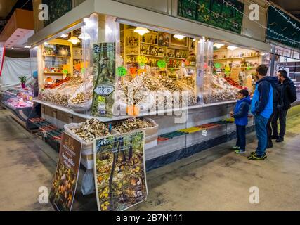 Getrockneter Pilzstall, Mercato Centrale, zentrale Markthalle, Centro storico, Florenz, Italien Stockfoto