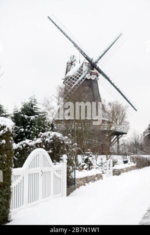 Windmühle "vesti Amica", Wyk auf Föhr, extremer Winter auf der Insel Föhr, Nordsee, Nordfriesland, Schleswig-Holstein, Norddeutschland, Europa Stockfoto