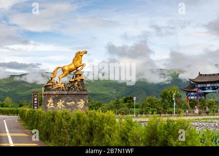 Ein Gebiet in der Nähe von Lashi Hai, das Teil der alten Tea Horse Road, Chamagudao, war und sich durch die Berge von Sichuan, Yunnan und Tibet in China schlängelt. Stockfoto