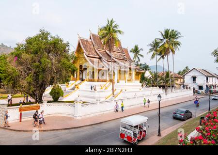 Sisavangvong Road, mit Haw Pha Bang, Luang Prabang, Laos Stockfoto