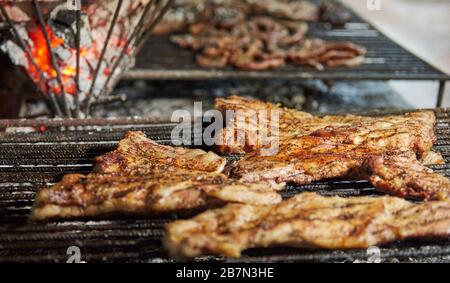 MENDOZA, ARGENTINIEN, 08. Februar 2020. Asado, Country Barbecue und traditionelle argentinische Küche, Casa de Campo, Guaymallén. Foto: Axel Lloret / www. Stockfoto