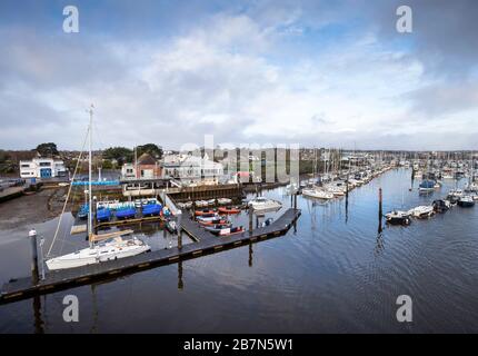 Royal Lymington Yacht Club am Lymington River, Lymington, Hampshire, Großbritannien Stockfoto