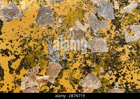 Textur des goldenen Blattes, das auf der Buddha-Statue geklebt ist Stockfoto