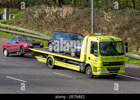 RecyclingLives; Transport-Lieferwagen, LKW, Transport, LKW, Fracht, DAF-Fahrzeug, Lieferung, kommerzieller Transport, Industrie, Lieferkettenfracht, auf der M6 in Lancaster, Großbritannien Stockfoto