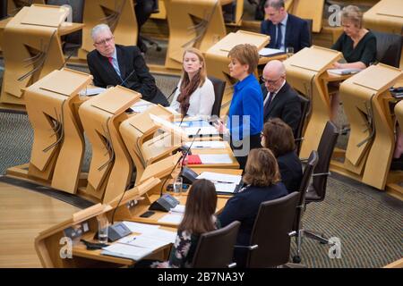 Edinburgh, Großbritannien. März 2020. Abgebildet: (In blau) Nicola Sturgeon MSP - erster Minister von Schottland und Führer der Scottish National Party (SNP). Ministererklärung: Roman Coronavirus COVID-19 Update Credit: Colin Fisher/Alamy Live News Stockfoto