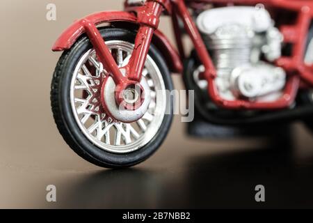 Oldtimer rot Farbe Motorrad Spielzeug Nahansicht Stockfoto