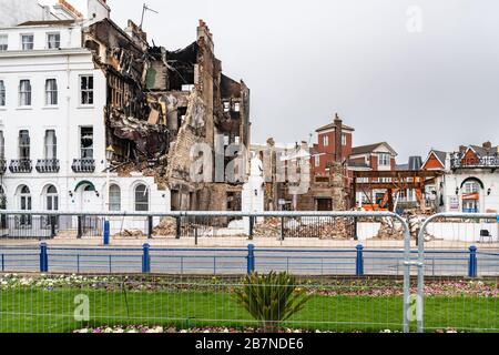 Brand beschädigt Claremont Hotel, Eastbourne, Sussex, England Stockfoto