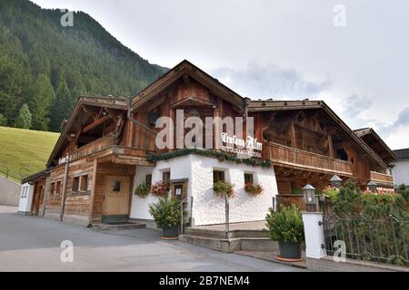 Trofana Alm in Ischgl, Paznauntal in Tyrol, Österreich. Apres Skihut Party-Lage mit Restaurant und Pizzeria. Stockfoto