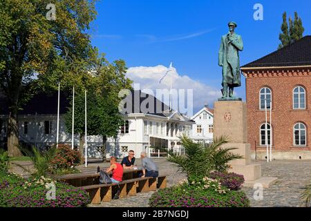 Haakon VII Statue in Wegelands Sqaure, Kristiansand, Norwegen, Europa Stockfoto