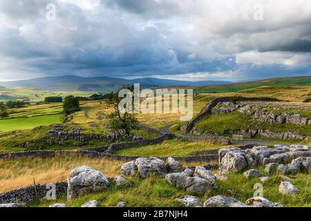 Schöner Blick auf die Yorkshire Dales bei den Winskill Stones in der Nähe von Settle Stockfoto