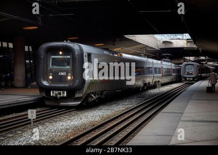 Kopenhagen, die dänische Hauptstadt, Oresundstog, wird von einem elektrischen Vielfachzug der DSB IR4-Klasse MF betrieben Stockfoto