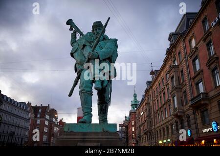 Kopenhagen, Dänemarks Hauptstadt, Denkmal für: Das kleine Horngebläse - Rathausplatz, Kopenhagen Stockfoto