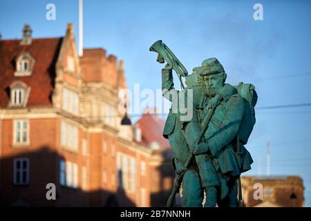 Kopenhagen, Dänemarks Hauptstadt, Denkmal für: Das kleine Horngebläse - Rathausplatz, Kopenhagen Stockfoto