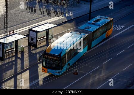 Kopenhagen, Dänemarks Hauptstadt, DOT %C lokaler Bus CO2 neutral und auf Bioasen am Stadtplatz Stockfoto