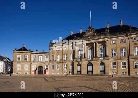 Kopenhagen, Dänemarks Hauptstadt Amalienborg, aus Bronze gegossenes Reiterstandbild von König Frederik V. und Frederik VIII. Palast Stockfoto