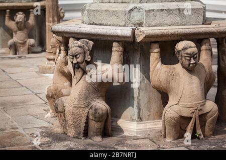Chinesische Steinstatuen im Wat Pho Tempel Bangkok Stockfoto