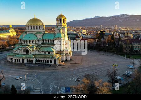 Sofia Orthodoxe Kathedrale Aleksandar Nevski - Tagsüber - Nordluftansicht Stockfoto